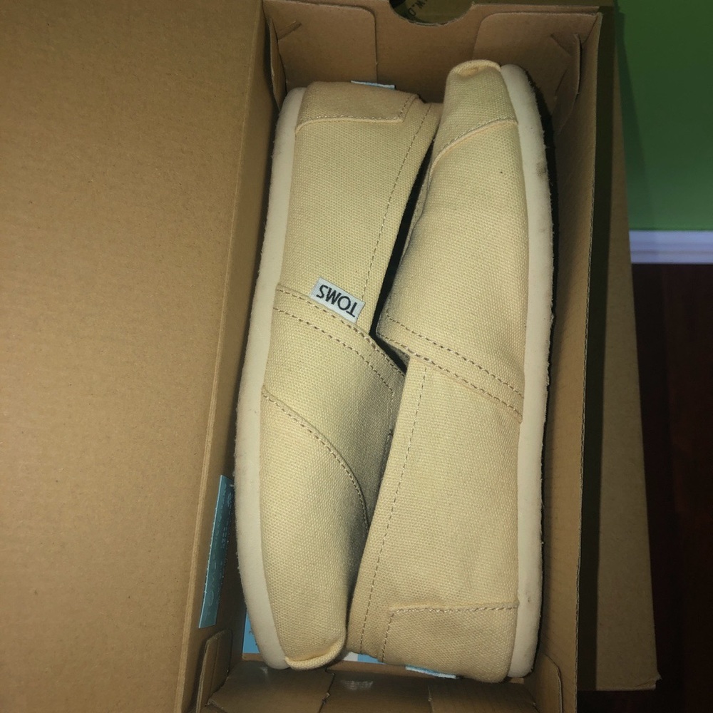 Women’s TOMS